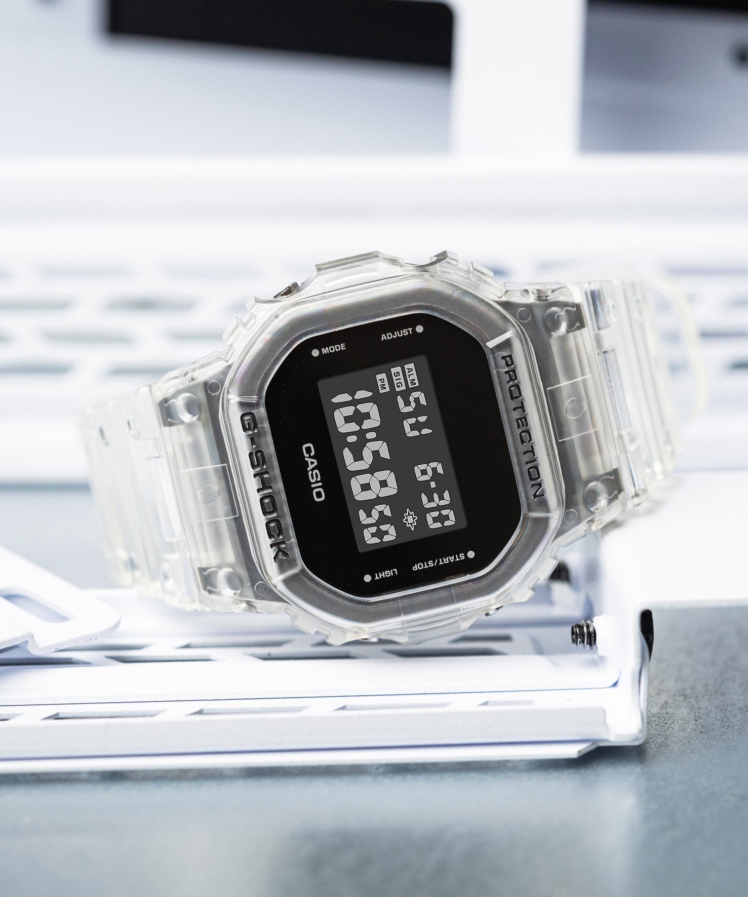 G-SHOCK DW-5600SKE-7DR