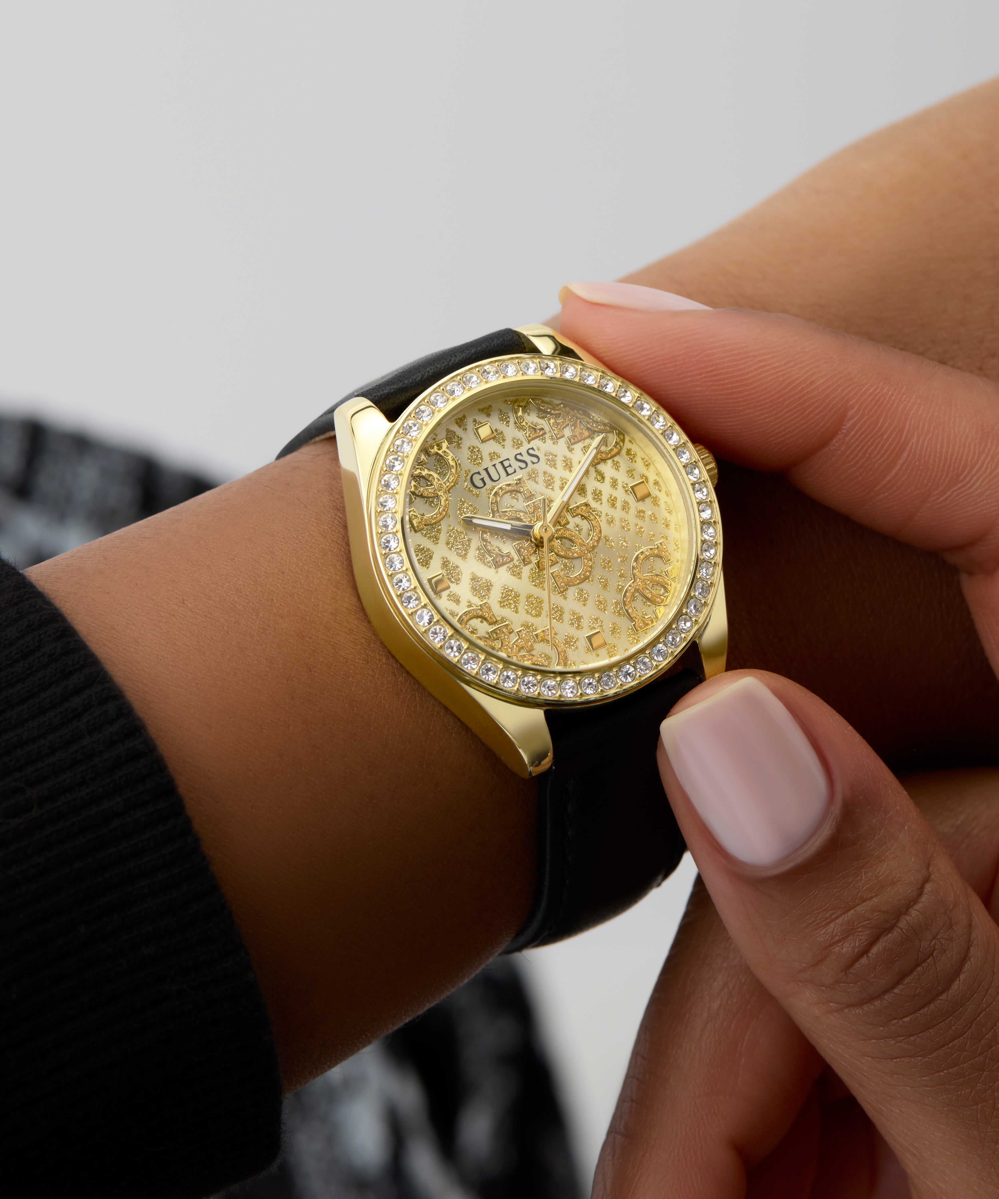 GUESS BOA GW0989L2
