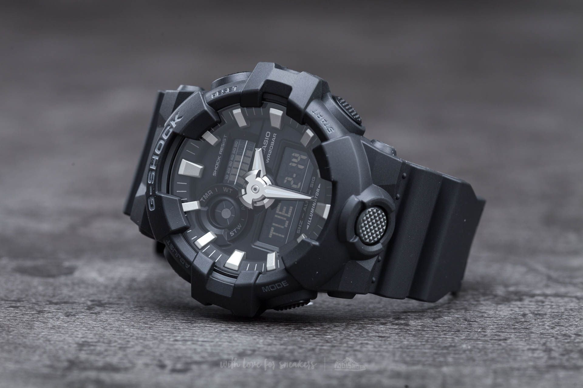 G-SHOCK GA-700-1BDR